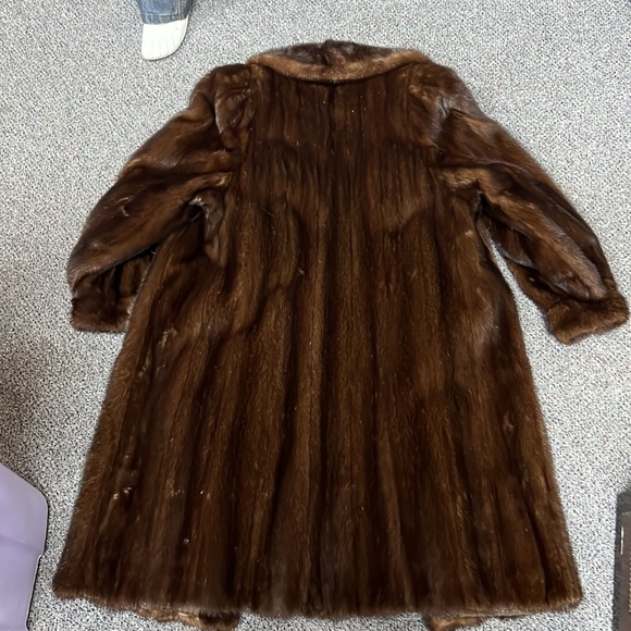 TIM O’BRIEN | PALM SPRINGS FURRIER fur coat - Picture 9 of 10